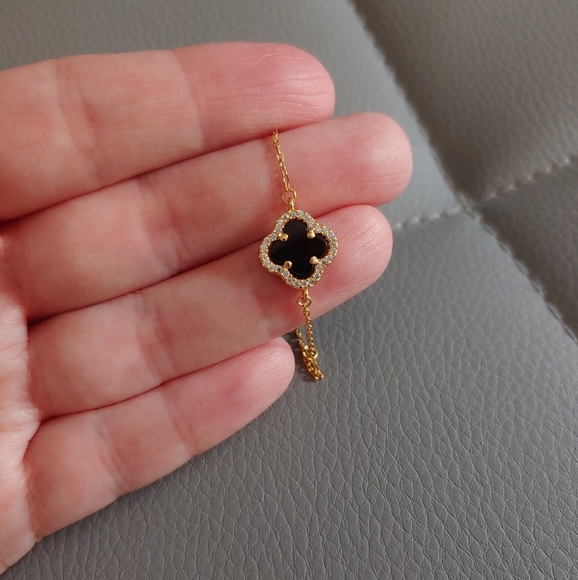 3 Black agate Motif Flower Gold Clover Bracelet - Picture 2 of 4